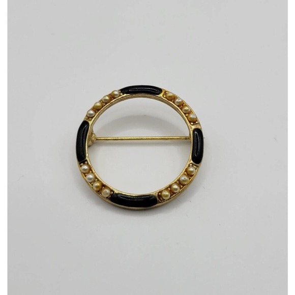 Vintage Black Enamel Faux Pearl Gold Tone Circle Brooch Pin - Picture 1 of 6
